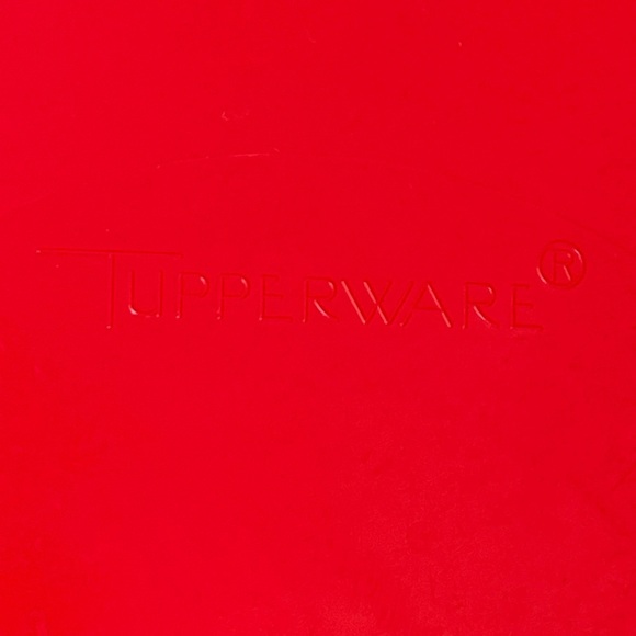 Tupperware Red and White Cake Carrier - Picture 2 of 7